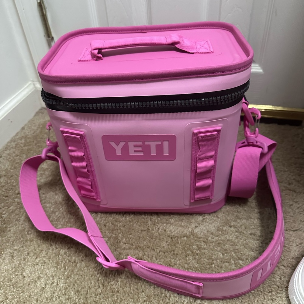 Yeti hopper 8 flip cooler, power pink RARE